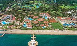 How many tourists stayed in the hotels in Belek?