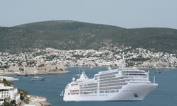 Season's first cruise ship arrives in Bodrum!