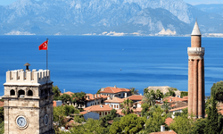 Antalya’da 174 otelin ruhsatı askıya alındı