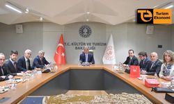 Merhmet Nuri Ersoy turizmcilerle küresel riskleri görüştü