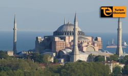 “Ayasofya'da İncil okuyan Rus çift gözaltına alındı” iddiası