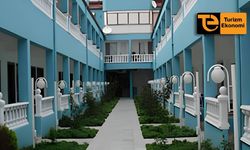 Ayvalık’ta arsa ve üzerindeki otel satışa çıkarıldı.