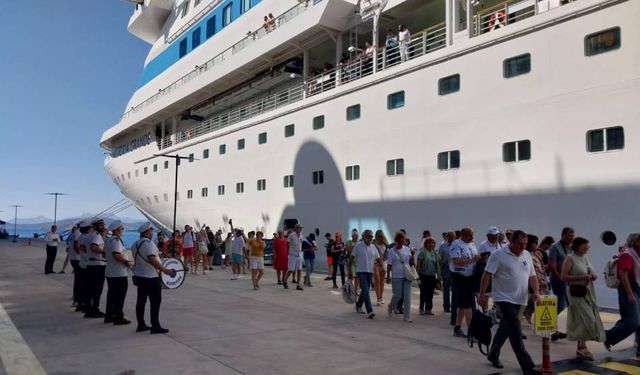 Bodrum'a kruvaziyer gemileriyle kaç yolcu geldi?