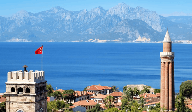 Antalya'ya'nın turist sayısı tüm zamanların rekorunu kırdı?