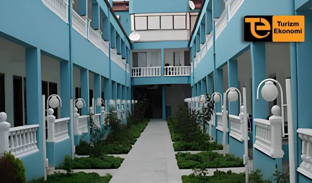 Ayvalık’ta arsa ve üzerindeki otel satışa çıkarıldı.