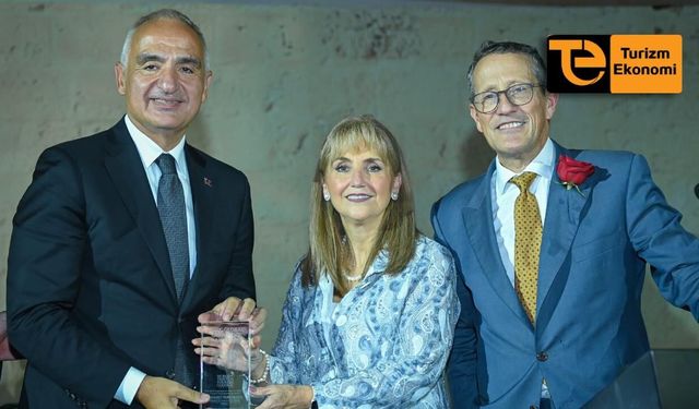Ersoy’a WTTC’den “turizmde üstün liderlik” ödülü